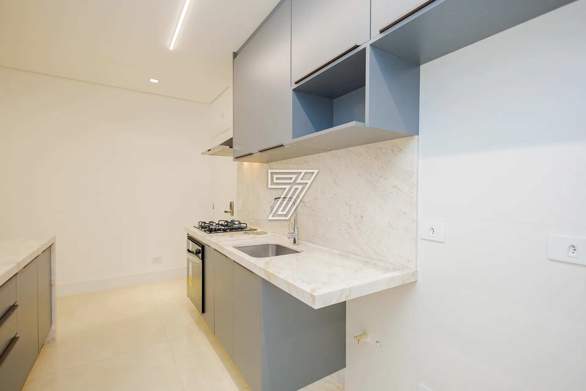 2-bedroom apartment with suite, open kitchen and 2 parking — photo 5