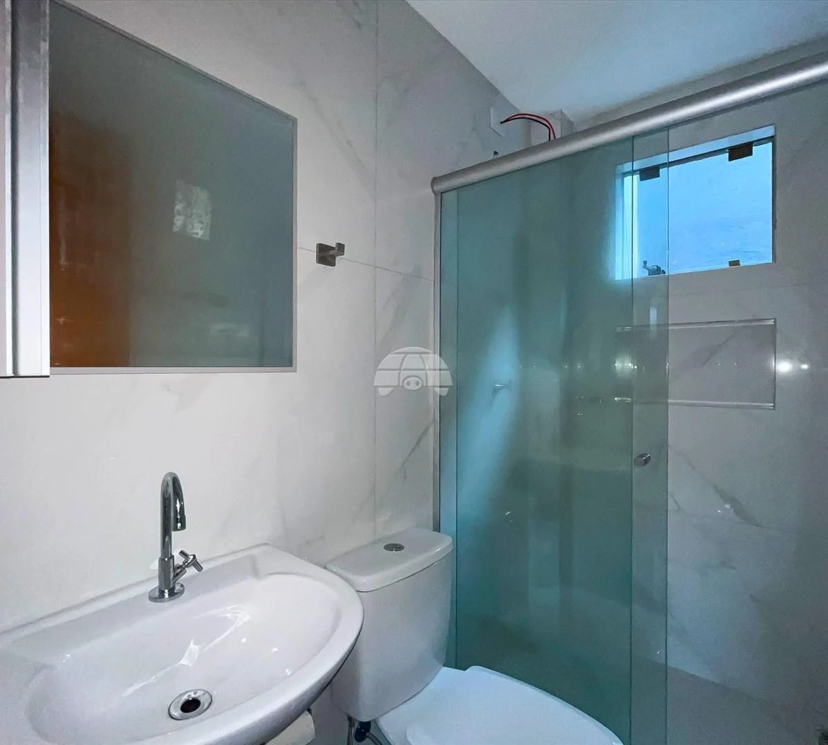 39 m² house with a glass shower enclosure — photo 8
