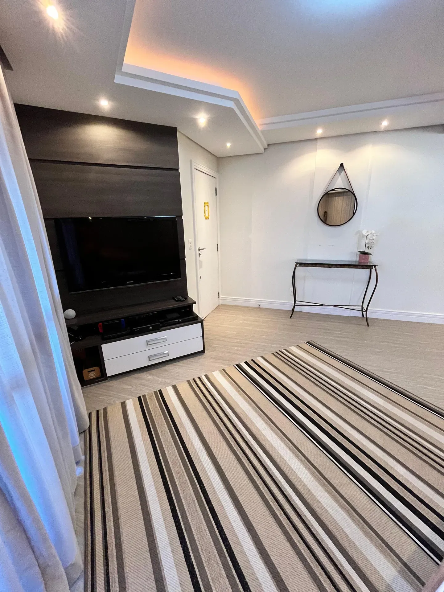 Furnished 3-bedroom apartment with 3 bathrooms — photo 15