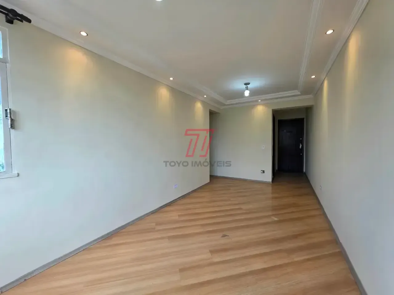 71 m² apartment with 2 bedrooms and wood floors — photo 4