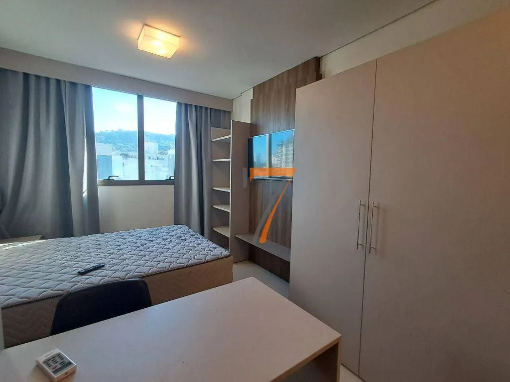 Меблированное студио 30 м² с 1 спальней и балконом