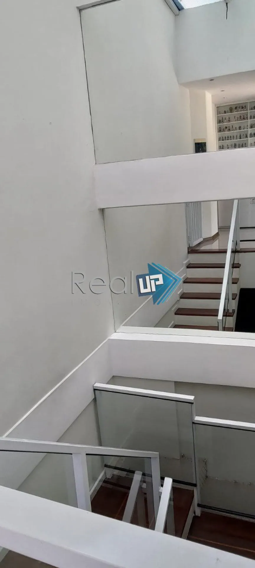 Unfurnished apartment with 3 bedrooms and a glazed balcony — photo 44