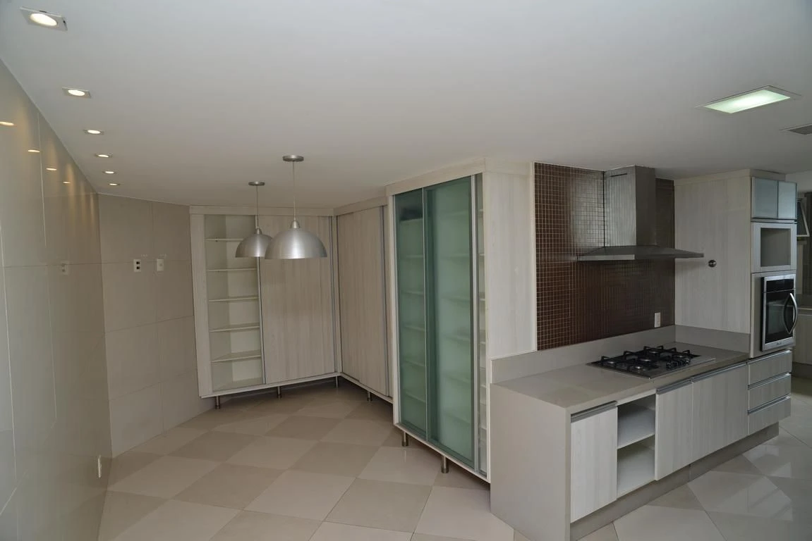 Ванна та 4 спальні: квартира 300 м² — photo 48