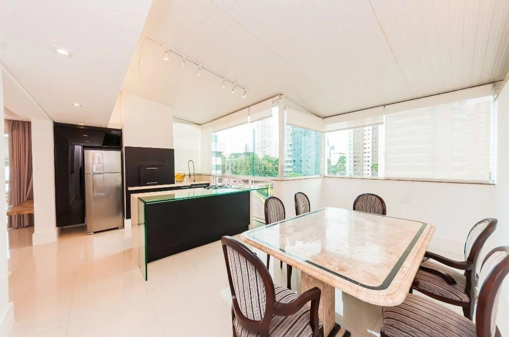 3-bedroom apartment, 1 with its own bathroom, 192 m² — photo 35