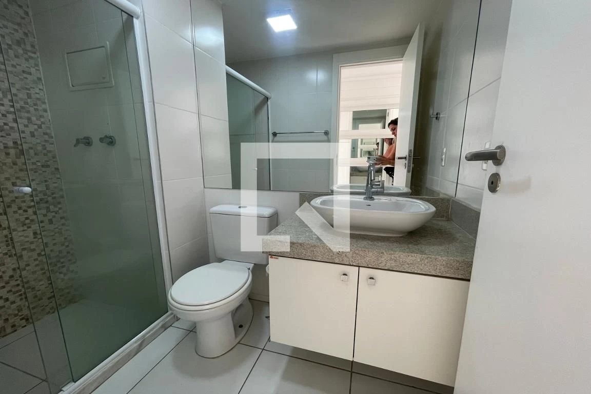 Furnished 2-bedroom apartment with balcony — photo 45