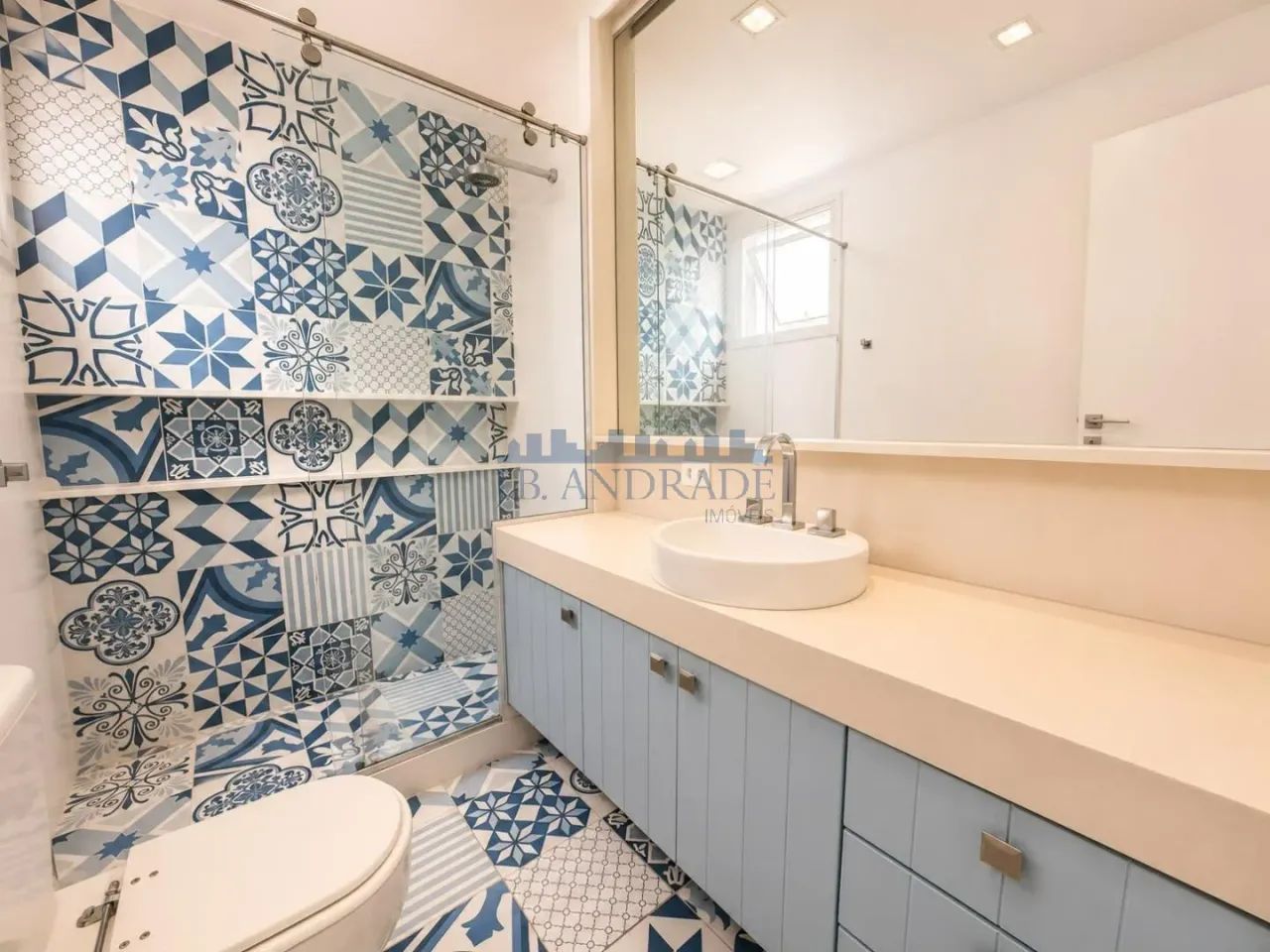 Furnished apartment with 4 bedrooms, 3 bathrooms and a balcony — photo 10