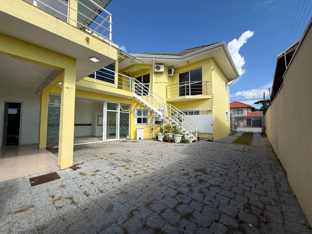 3-bedroom house with a bathtub in Curitiba — photo 10