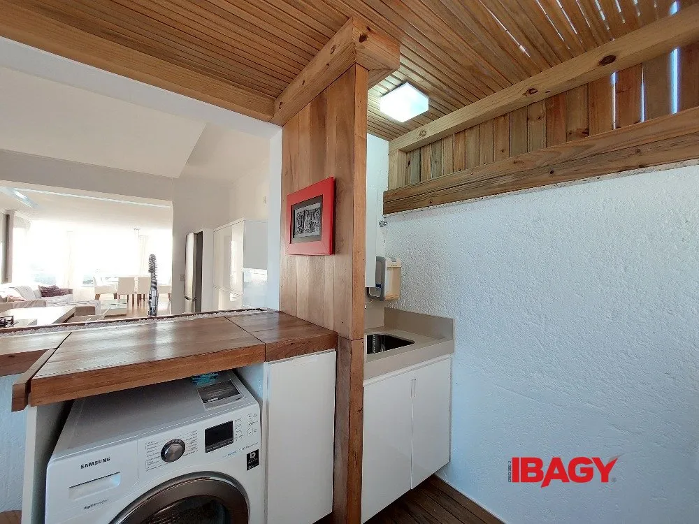 Furnished 145 m² apartment with 3 bedrooms and 2 parking — photo 15