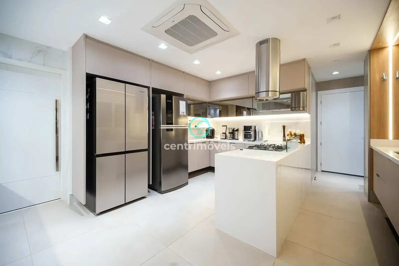 Furnished 266 m² apartment with 4 bedrooms and balcony — photo 16