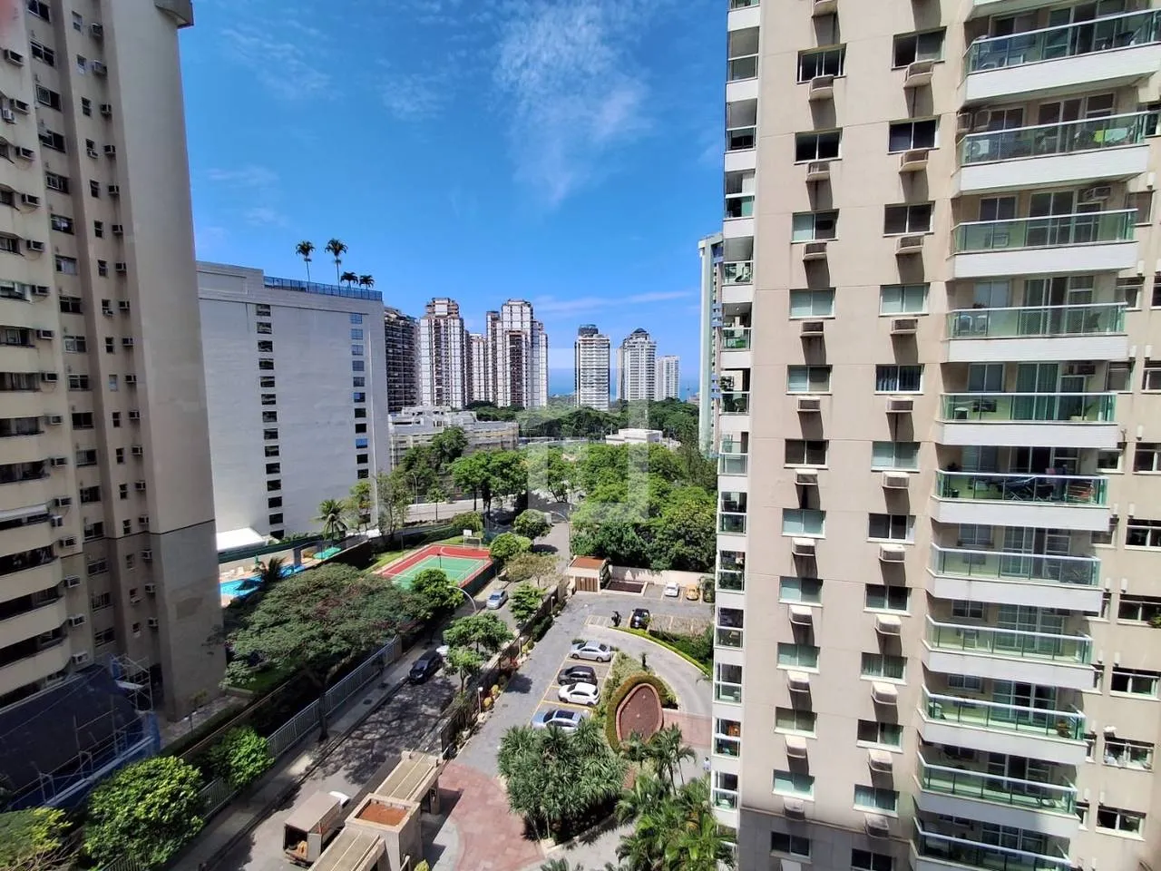 Glass-enclosed balcony in a 2-bedroom apartment, 64 m² — photo 15