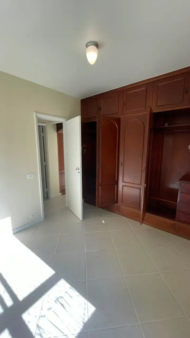 2-bedroom apartment with 1 garage parking space — photo 4