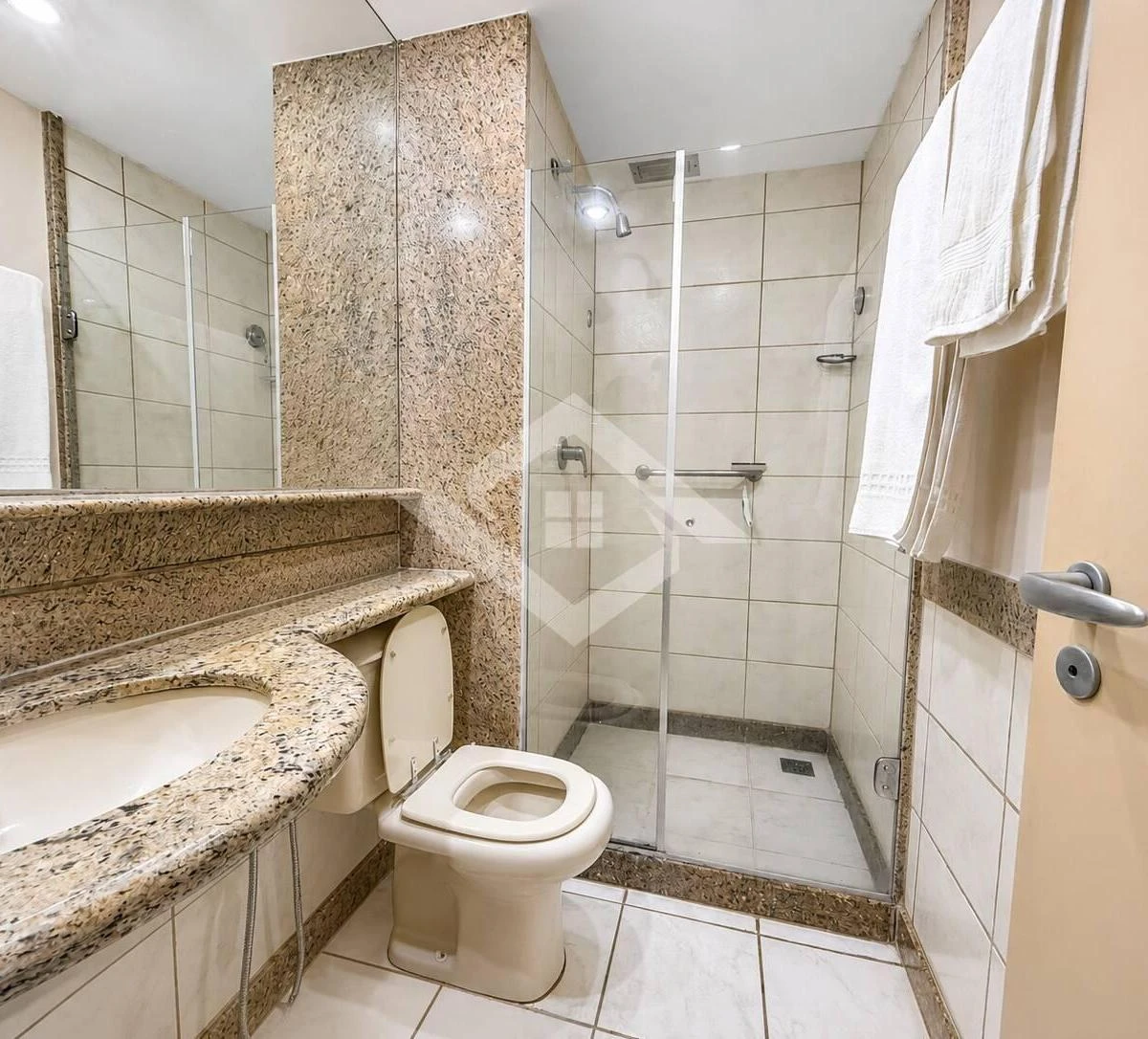 One-bedroom apartment in a building with a sauna — photo 4