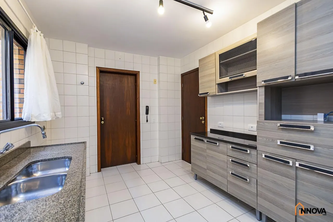 Незмебльована квартира з 3 кімнатами та 187 м² — photo 11