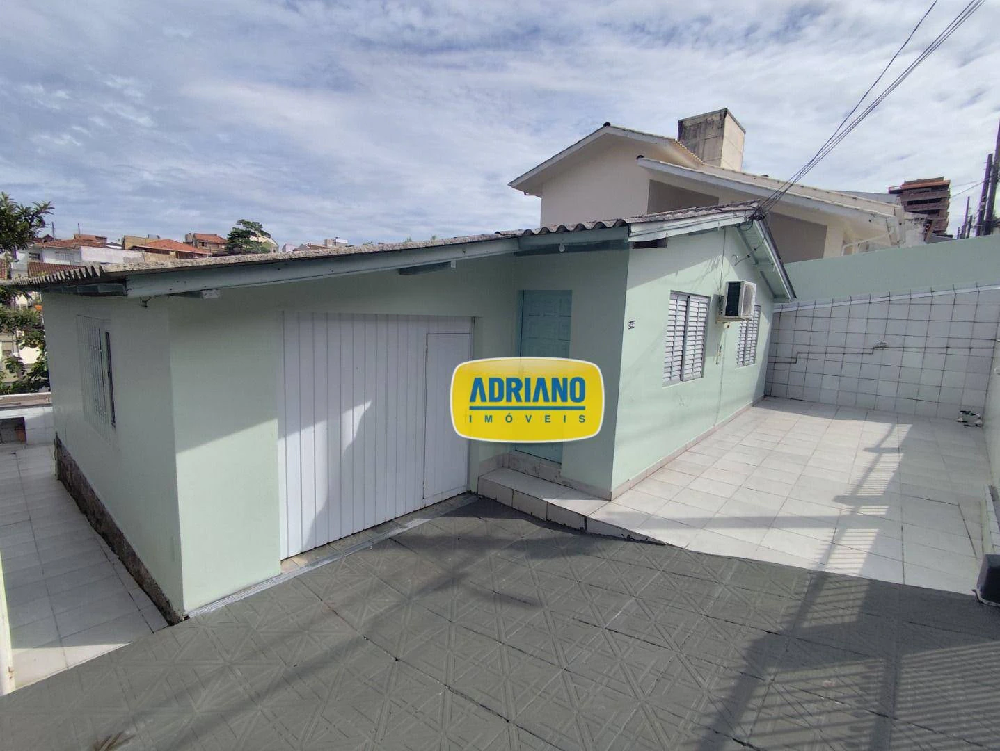 2-bedroom house with a bathtub in Florianópolis — photo 13