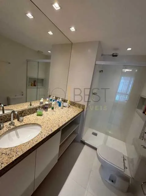 Furnished 4-bedroom apartment with a glassed-in balcony — photo 9