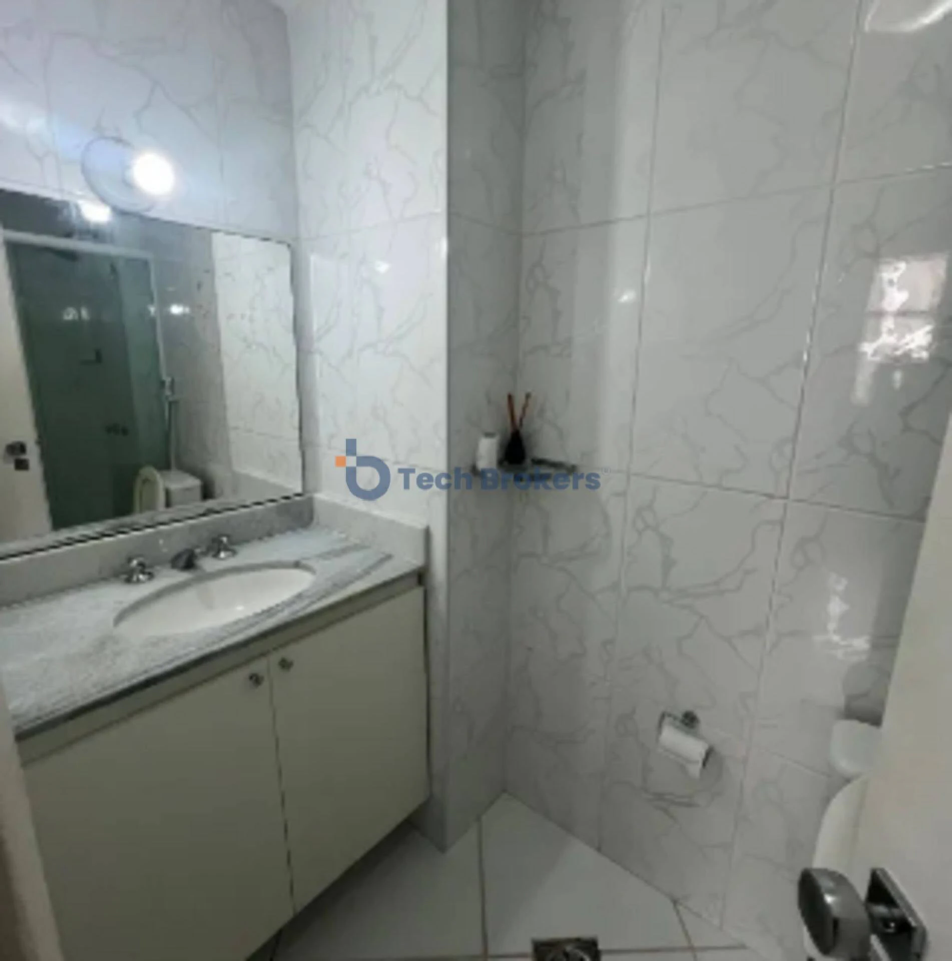 Walk-in closet in a 2-bedroom apartment, 85 m² — photo 6