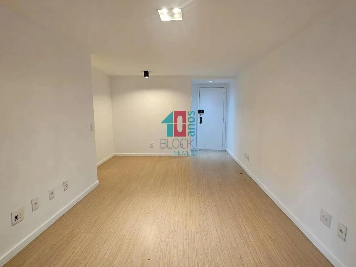 101 m² apartment with 3 bedrooms and a glass balcony — photo 8