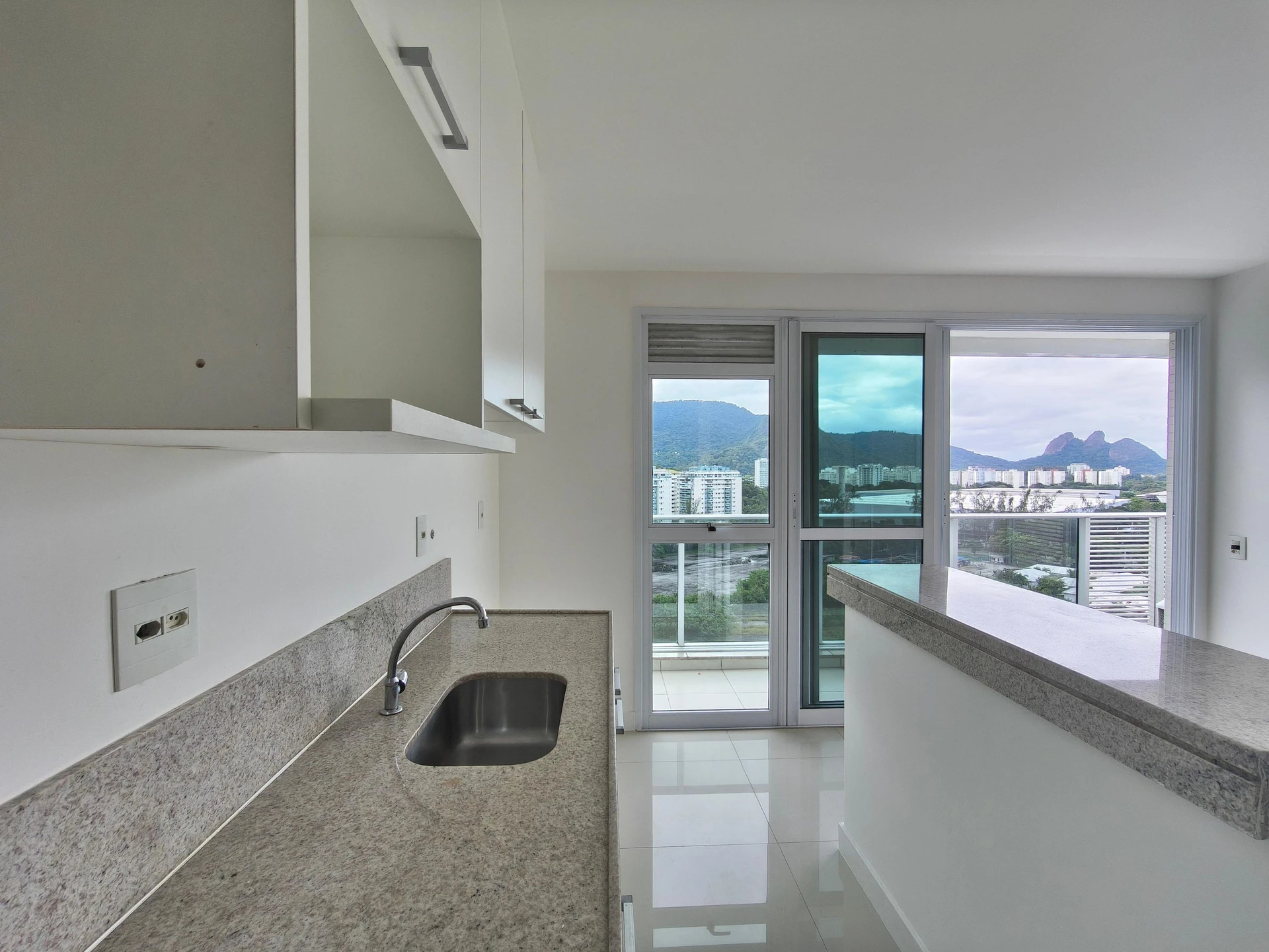 Apartamento, 82 m², com janelas do piso ao teto — photo 4