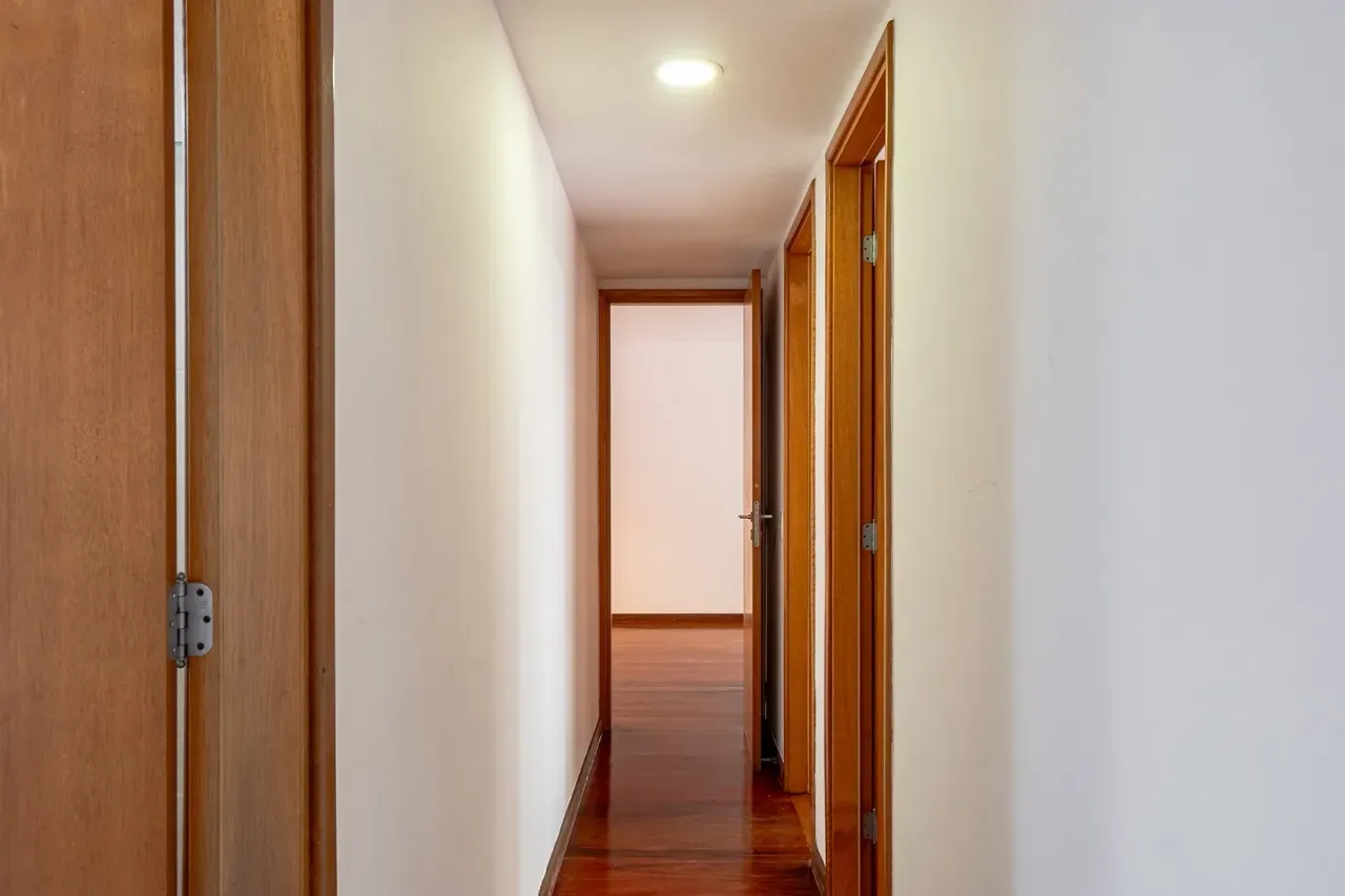 Walk-in closet in a 3-bedroom apartment, 110 m² — photo 16