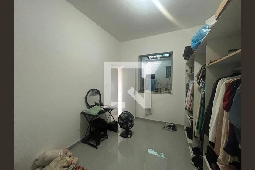 80 m² house with a walk-in closet and a home office — photo 3