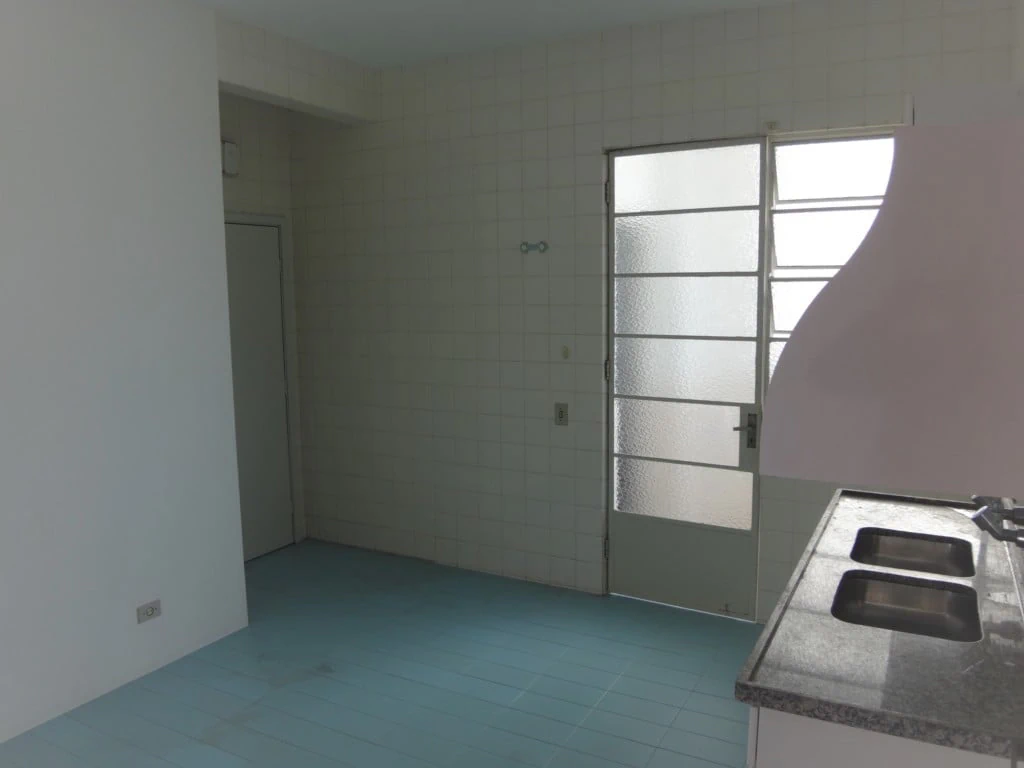 3-bedroom apartment with a bathtub in Curitiba — photo 2