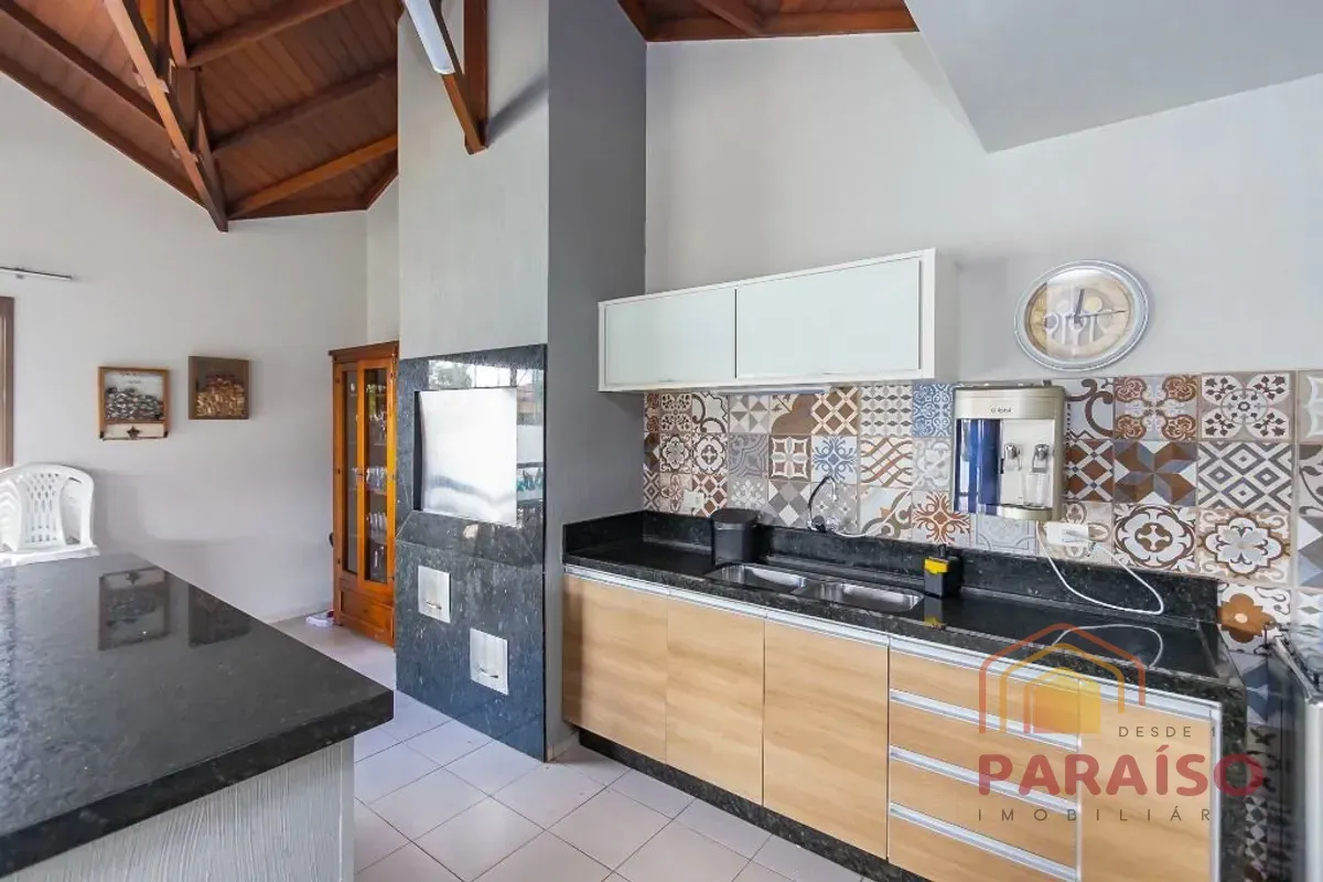 4-bedroom house with a grill on the balcony in Curitiba — photo 46