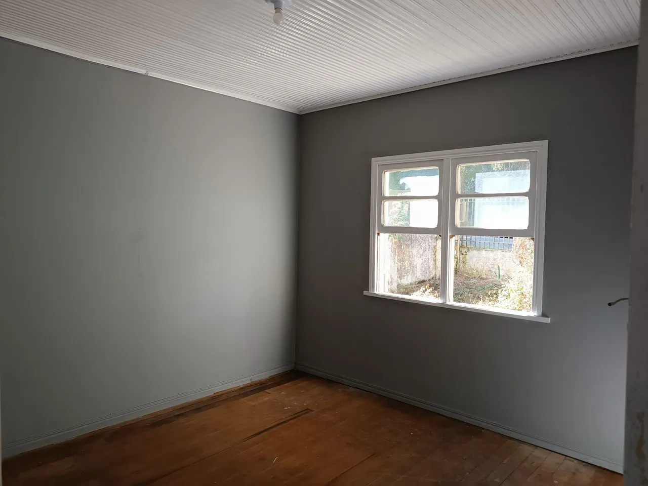 Wood or laminate floors in a 3-bedroom house, 80 m² — photo 8