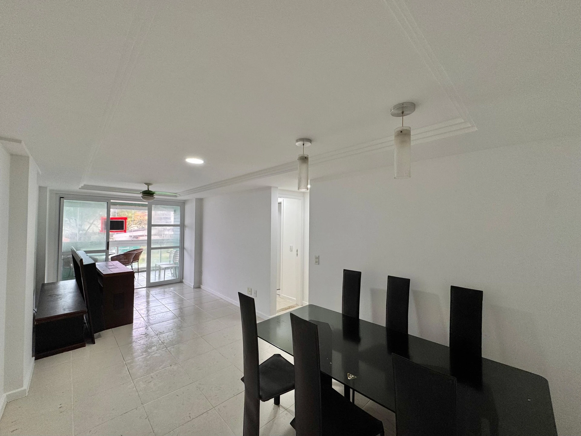 2-bedroom apartment with 2 parking spots and enclosed balcony — photo 5