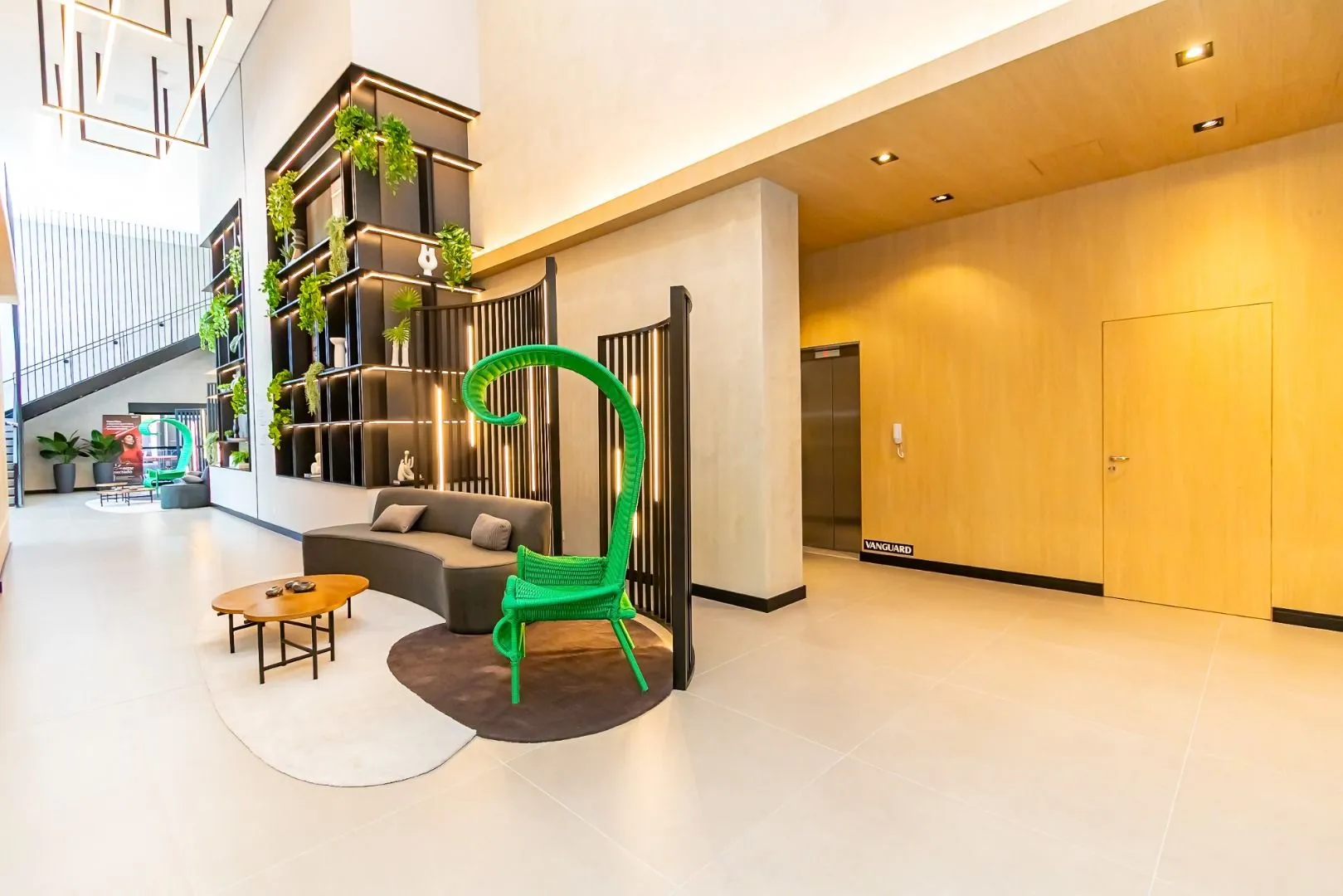 Furnished apartment, 78 m², with a glass-enclosed balcony — photo 95