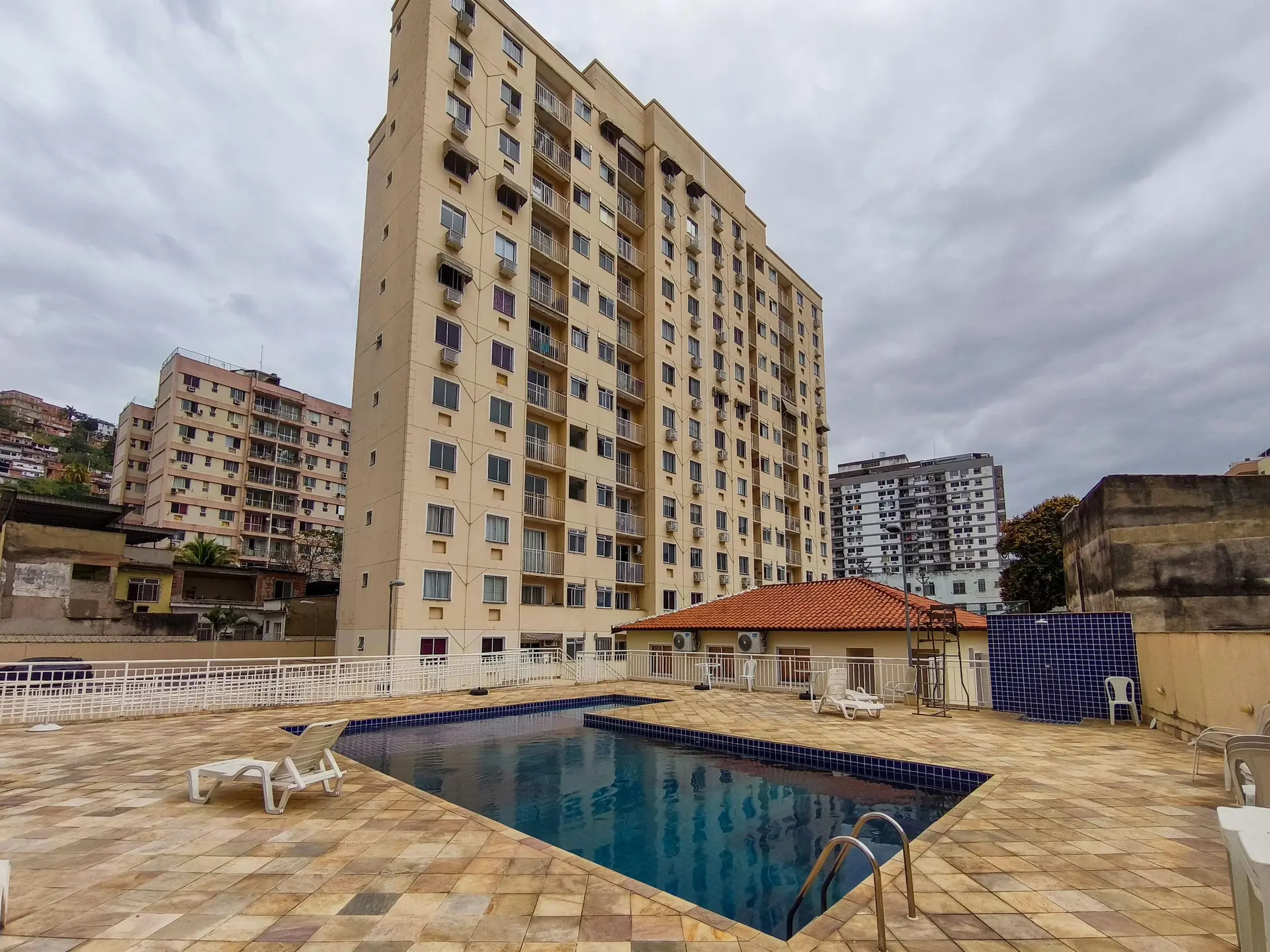 Apartamento de 2 quartos em condomínio com piscina — photo 23