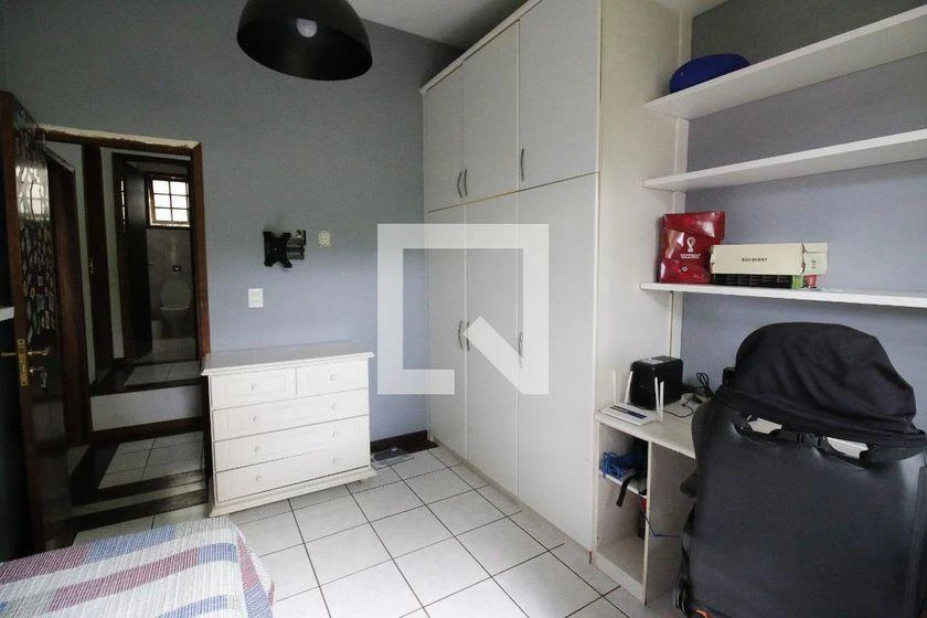 Casa de 700 m² con bañera y vestidor — photo 14