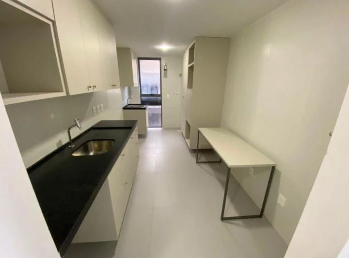 136 m² apartment with 4 bedrooms and 5 bathrooms — photo 2