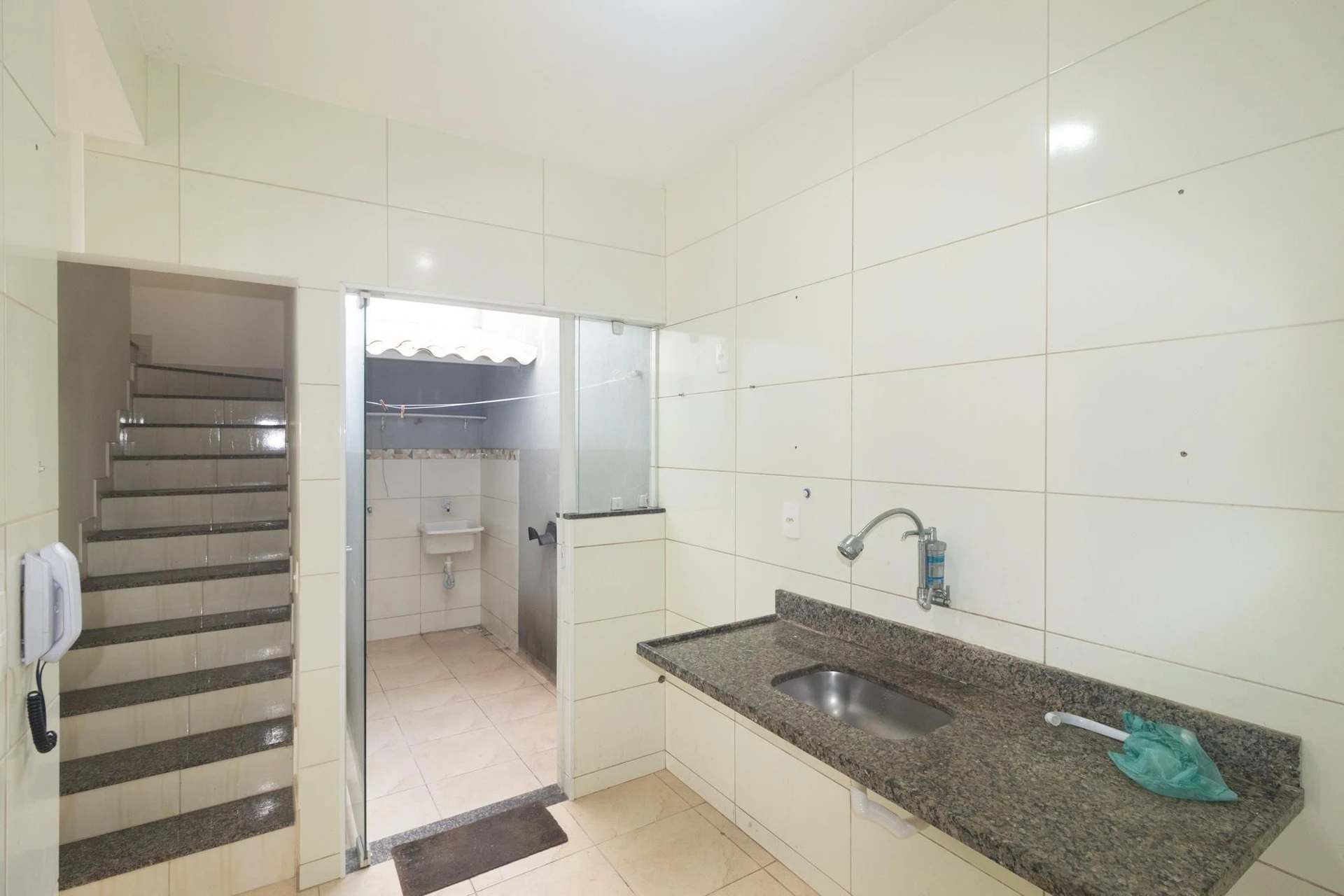 House with 2 bedrooms and balcony plus 1 parking space — photo 2