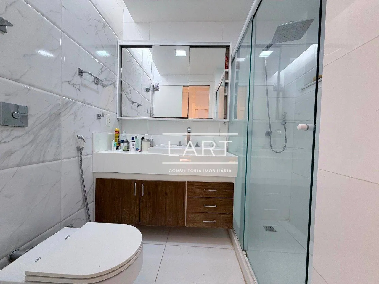 Furnished 4-bedroom apartment with 5 bathrooms — photo 17