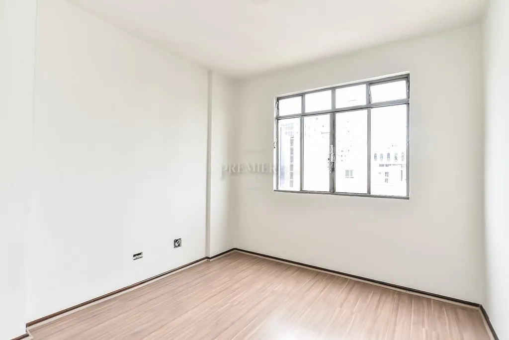 Apartment on the 21st floor with wood or laminate floors — photo 5