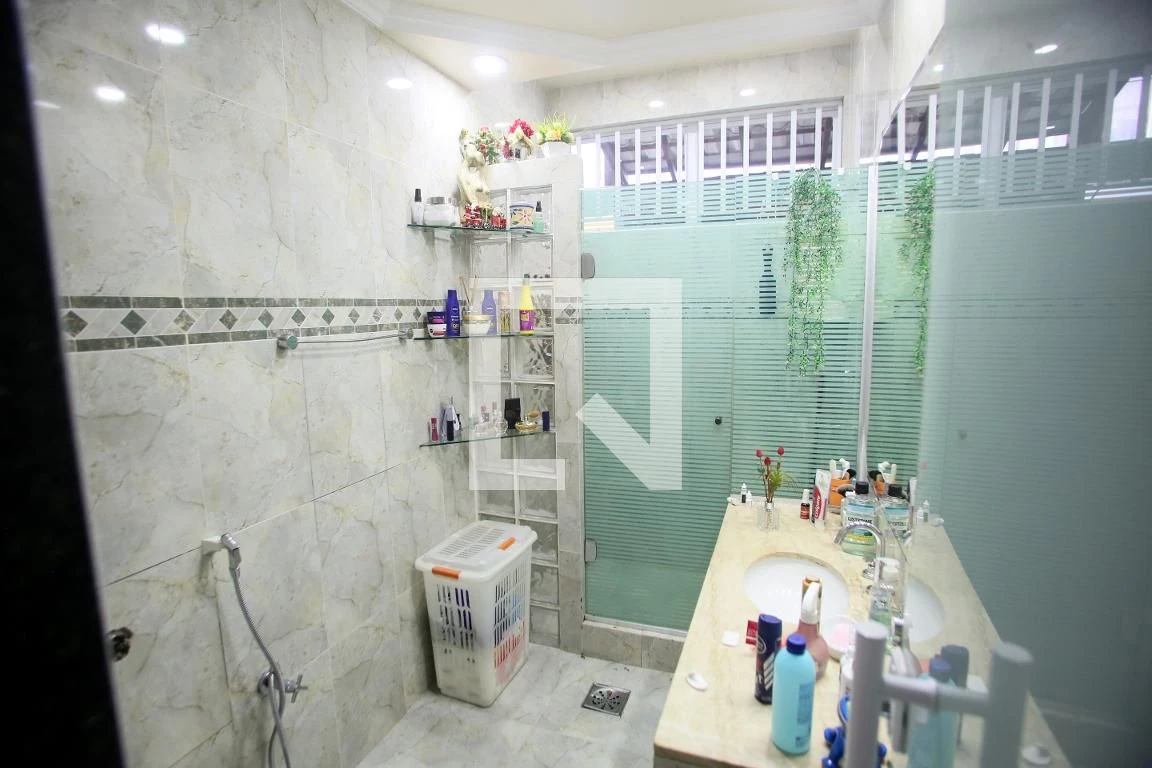 5-bedroom house with a bathtub in Rio de Janeiro — photo 39