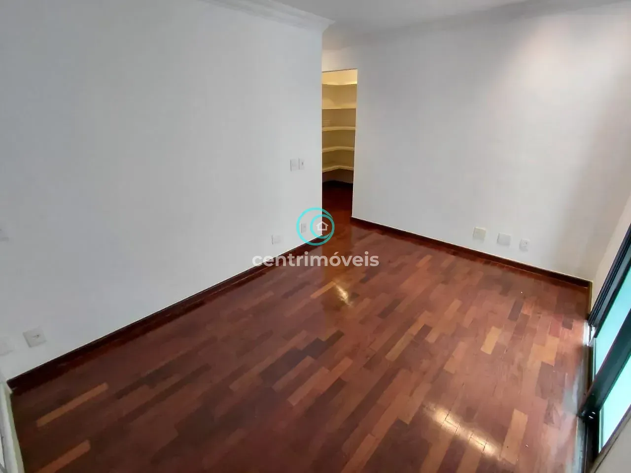 3-bedroom apartment with a walk-in closet — photo 29