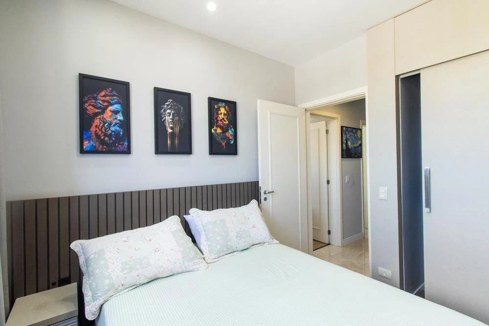 Furnished 2-bedroom apartment with an open-plan kitchen — photo 29