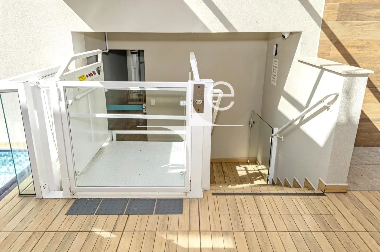 Apartment on the 4th floor with a glass-enclosed balcony — photo 22