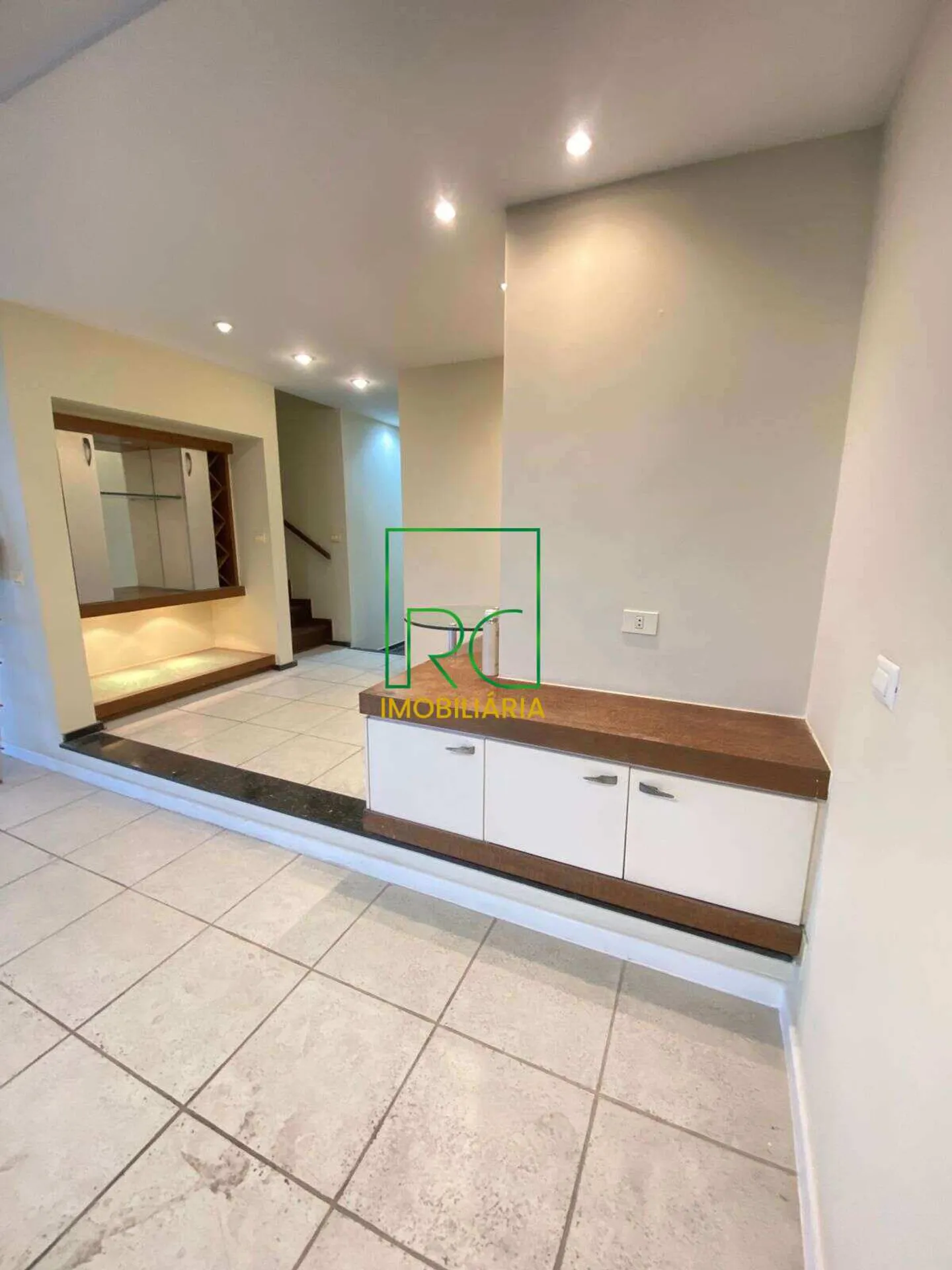 Unfurnished apartment with 3 bedrooms and water view — photo 5