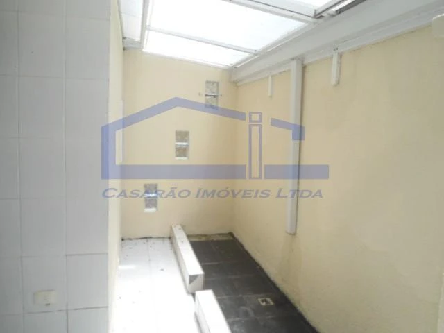 Balcony with a grill in a 3-bedroom apartment, 160 m² — photo 8