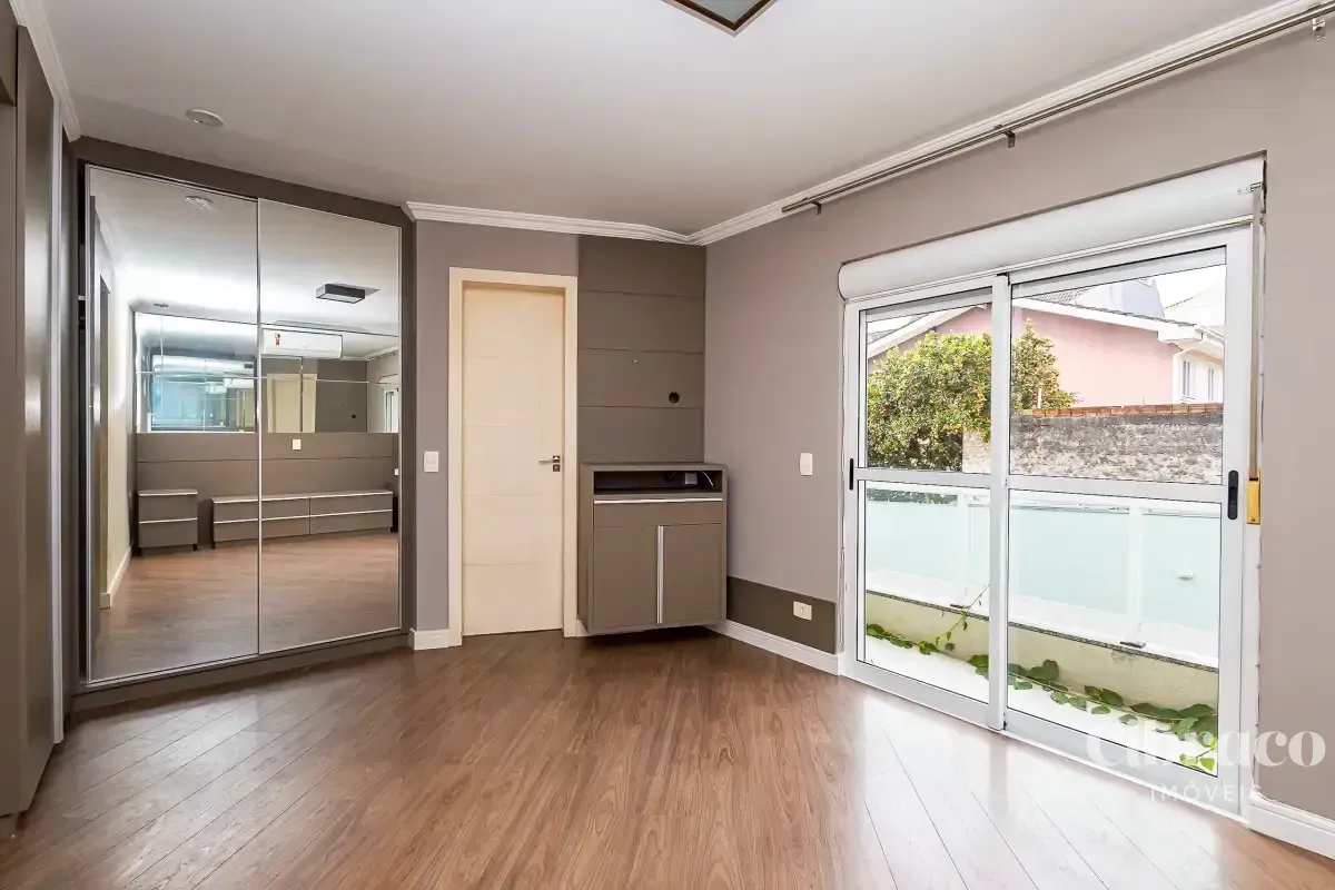House with 3 bedrooms and a gas-stove open-plan kitchen — photo 37