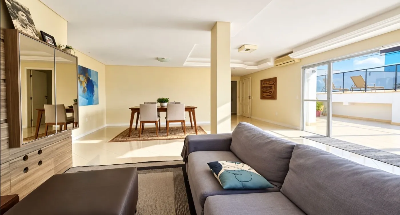 276 m² apartment with a home office and a water view — photo 9