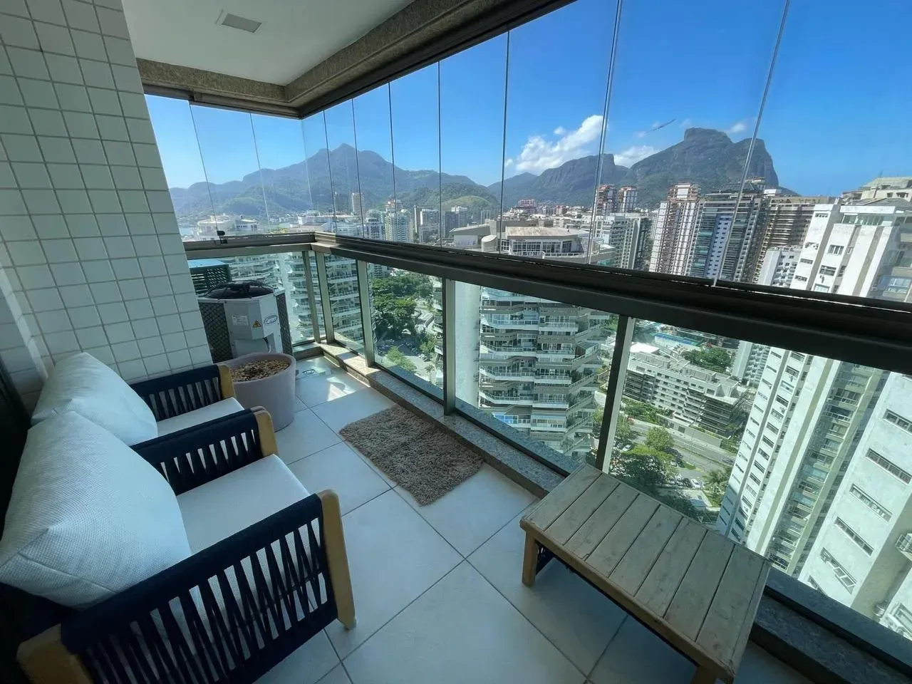 Furnished 350 m² apartment with 3 bedrooms and 6 baths — photo 19