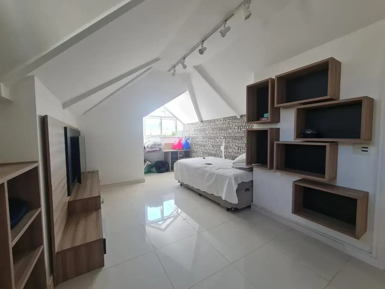 Rental house with 4 bedrooms, 5 bathrooms and 380 m² — photo 27
