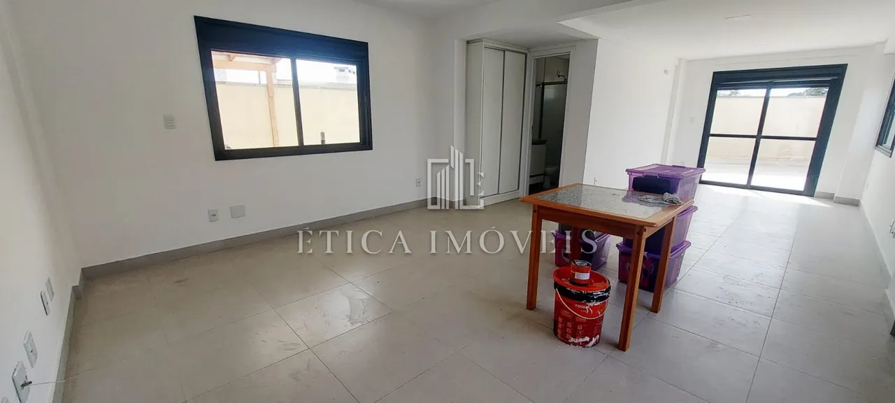 80 m² apartment with open-plan kitchen and 1 bedroom — photo 4