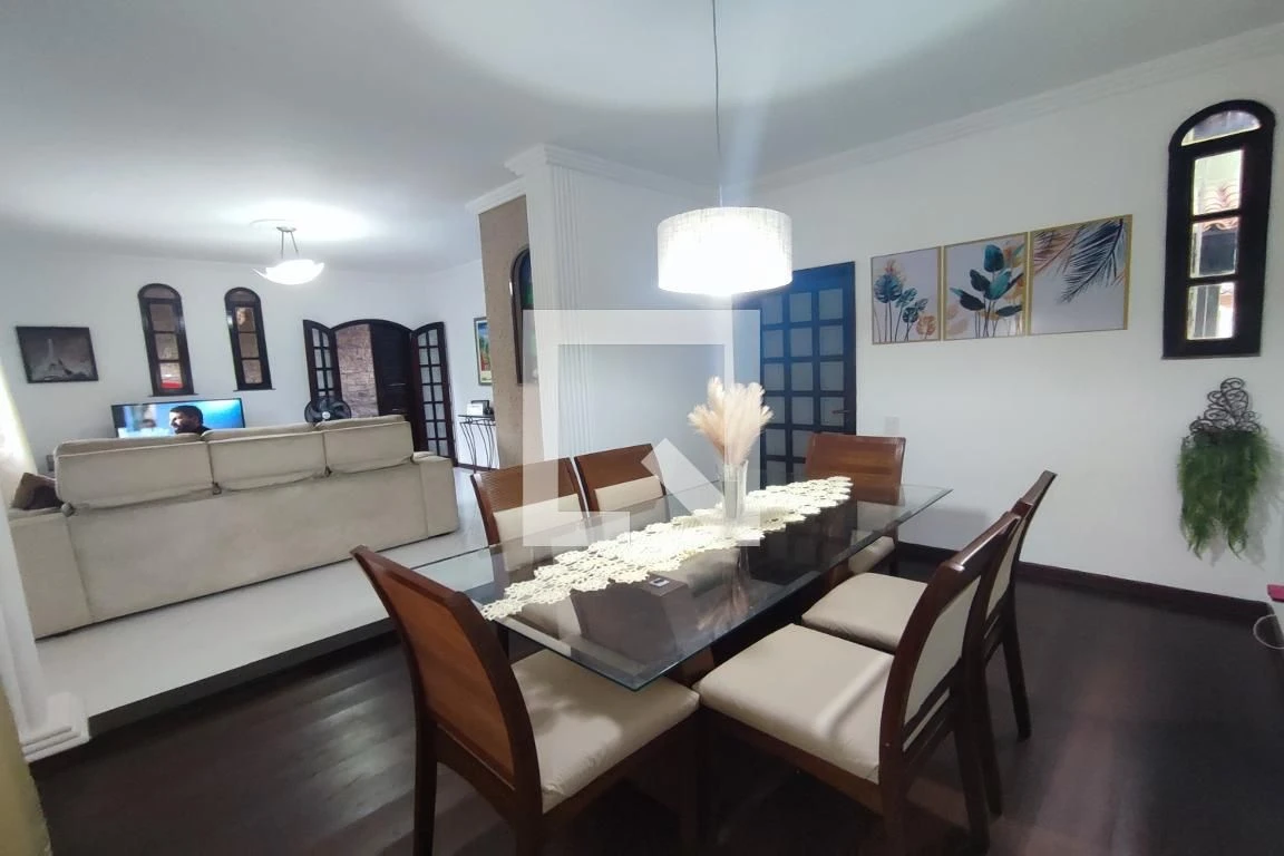 House with 3 bedrooms and a private backyard — photo 20