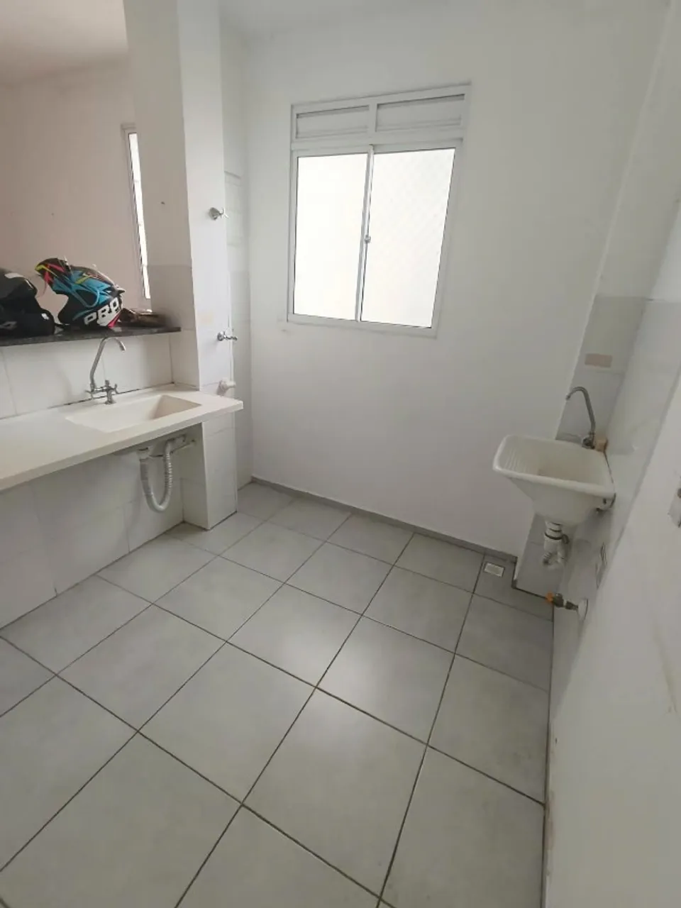 2-bedroom apartment with 2 parking spaces and 1 bath — photo 9