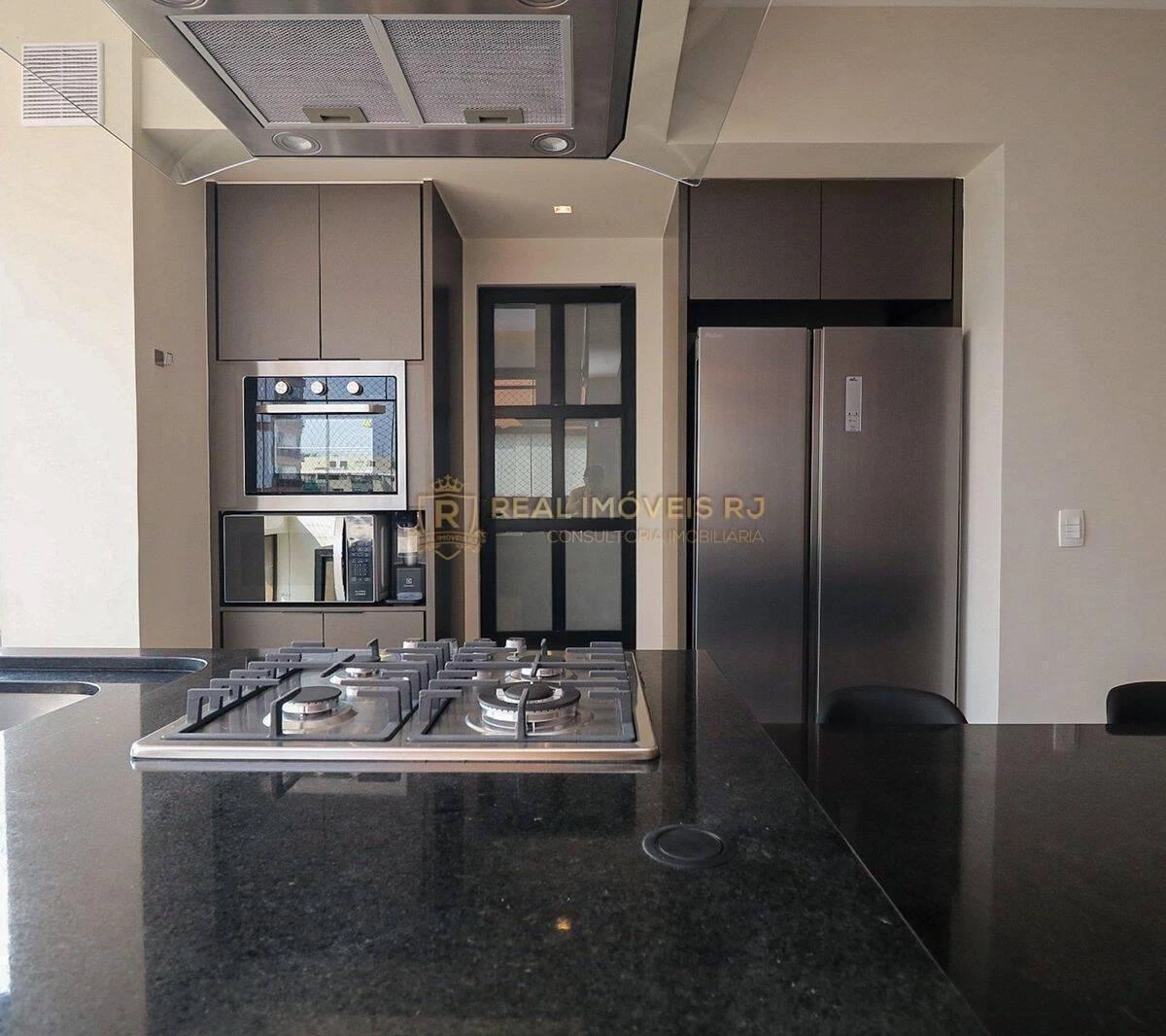 Furnished 1-bedroom apartment with city views — photo 11