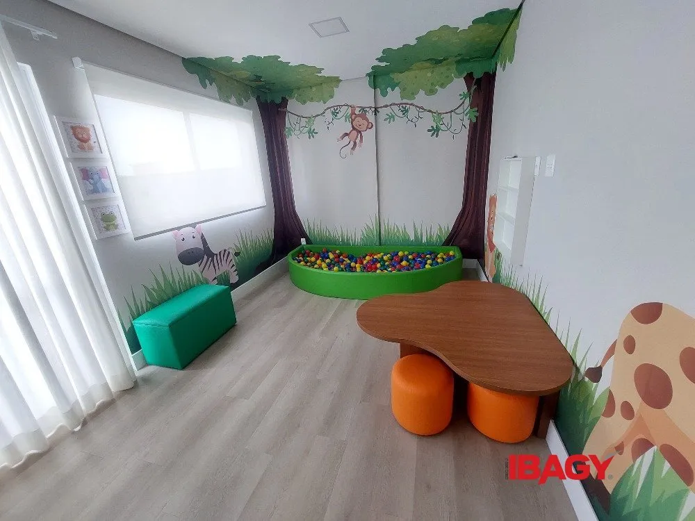 2-bedroom apartment with open-plan kitchen and parking — photo 30